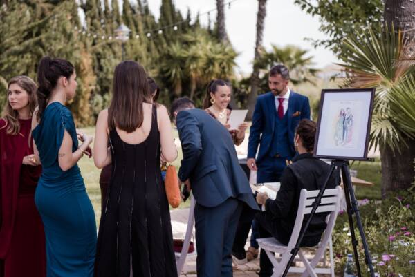 Invitados de una boda esperando su turno para el retrato en acuarela en directo