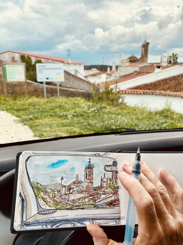 Dibujo de Higuera de la Sierra hecho desde el coche, con el pueblo al fondo